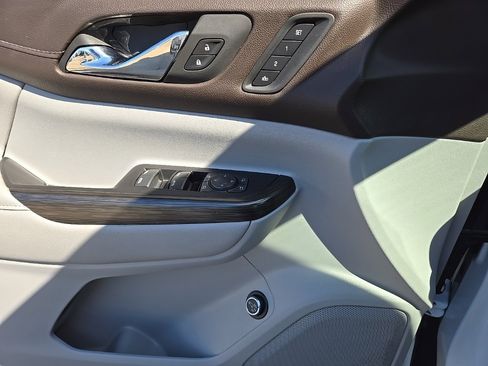 Used 2023 GMC Acadia SLT w/ Preferred Package image 33