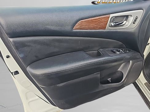 Used 2017 Nissan Pathfinder Platinum w/ Family Entertainment Package image 28