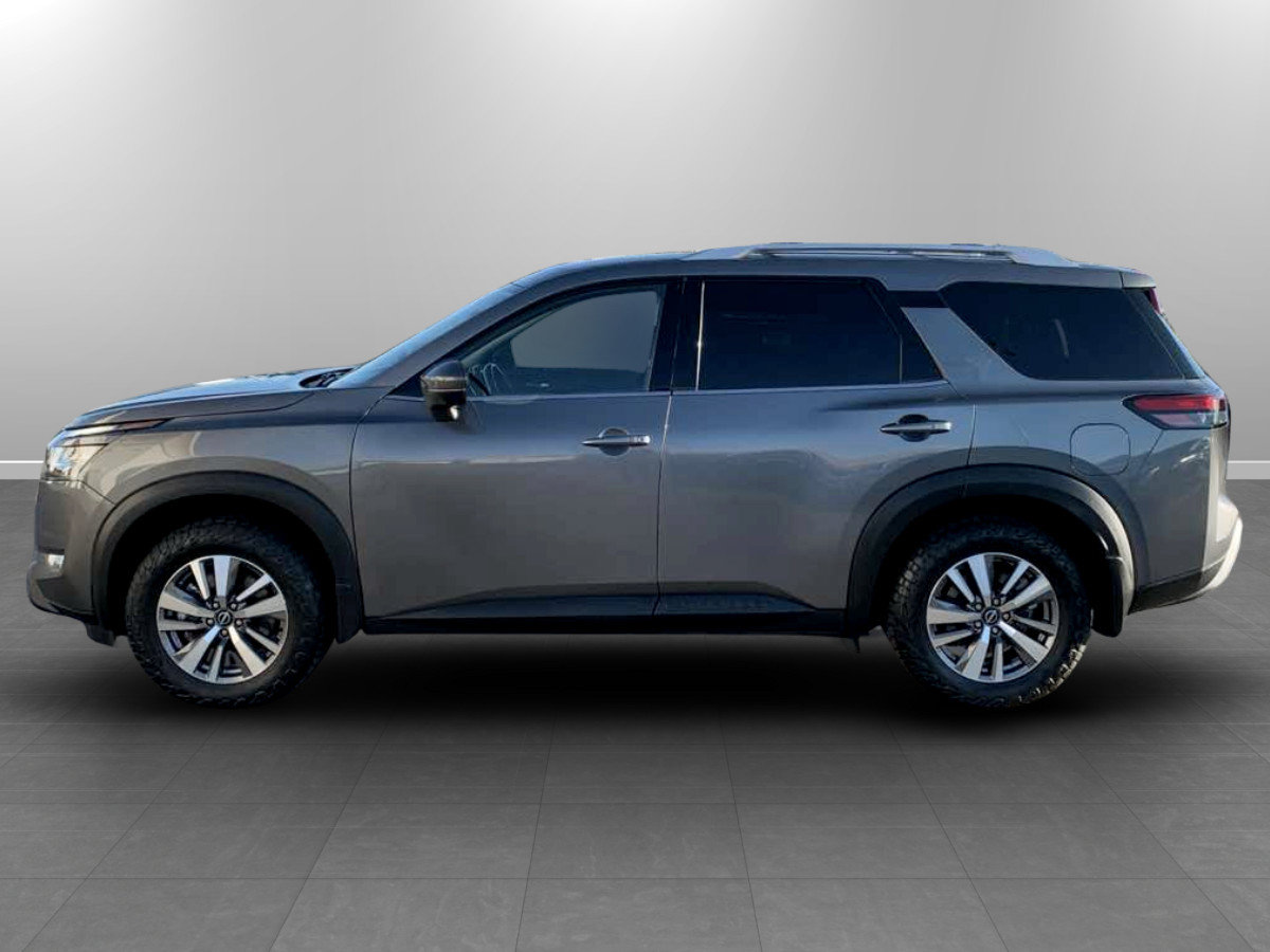 Used 2022 Nissan Pathfinder SL w/ Lighting Package (N92) AWD/4WD image 4