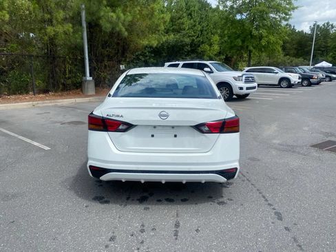 Certified 2025 Nissan Altima 2.5 SV FWD image 4