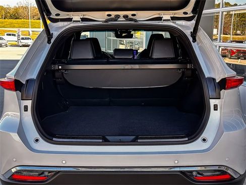 Certified 2024 Toyota Venza XLE image 30