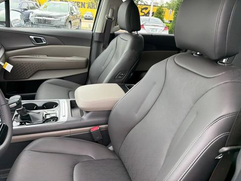 New 2026 Kia Carnival EX FWD image 19