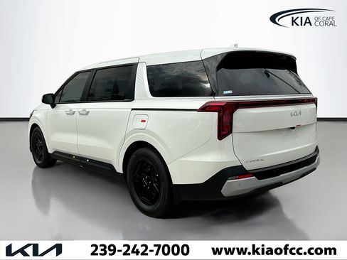 New 2026 Kia Carnival image 3