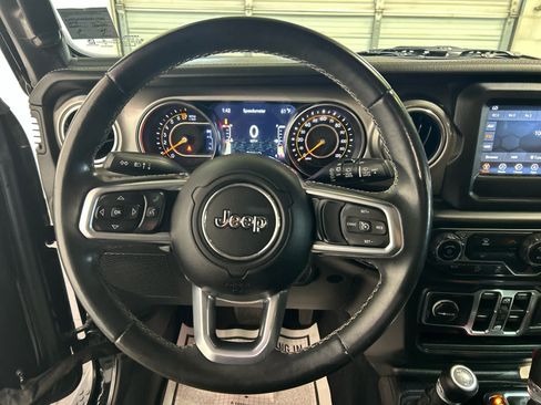 Used 2019 Jeep Wrangler Unlimited Sahara AWD/4WD image 7