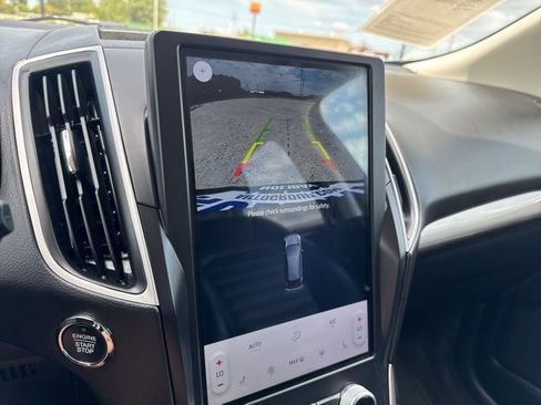 Used 2024 Ford Edge SEL image 19