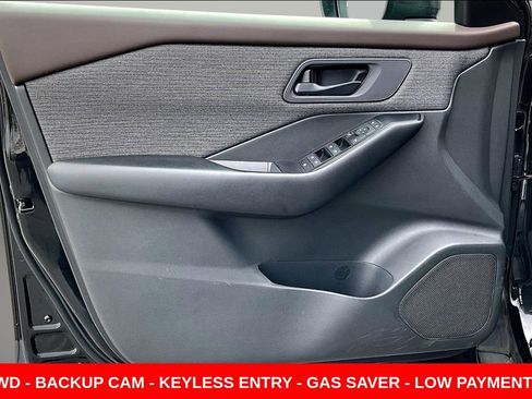 Used 2023 Nissan Rogue S image 19