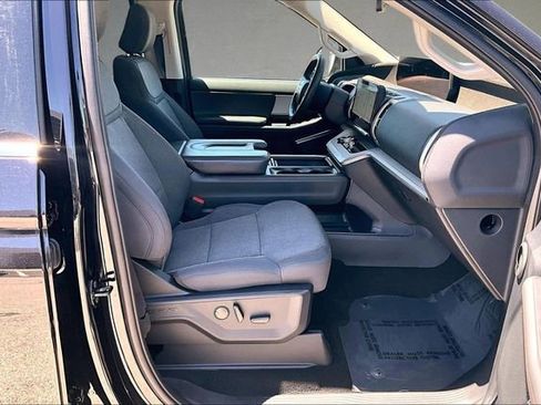 Used 2025 Ford Expedition Active RWD image 5