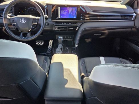 Used 2025 Toyota Camry SE image 8