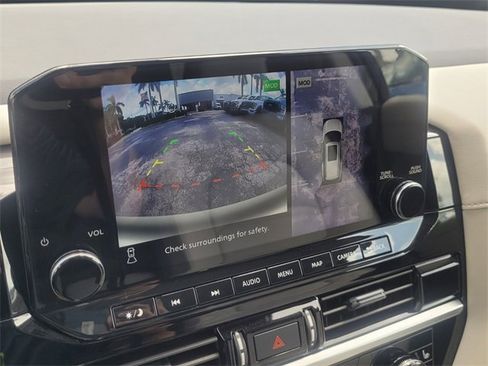 Used 2024 Nissan Pathfinder SL image 23