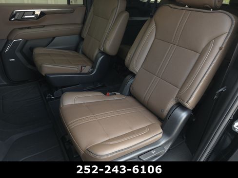 Used 2025 Chevrolet Suburban High Country AWD/4WD image 32