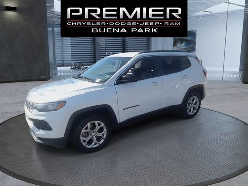 Used 2024 Jeep Compass Latitude AWD/4WD image 4