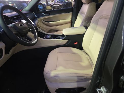 New 2025 Jeep Grand Cherokee L Limited RWD image 4