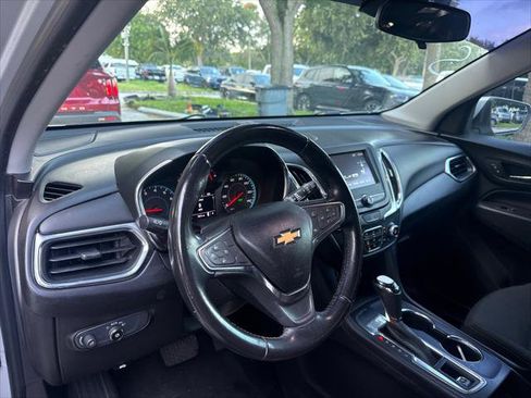 Used 2018 Chevrolet Equinox LT FWD image 12
