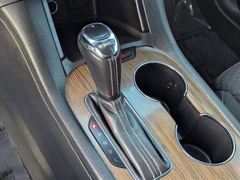 Used 2019 GMC Acadia SLE image 12