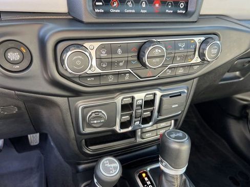 Used 2022 Jeep Wrangler Unlimited Sahara image 31