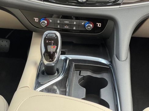 Used 2018 Buick Enclave Essence w/ Trailering Package AWD/4WD image 15