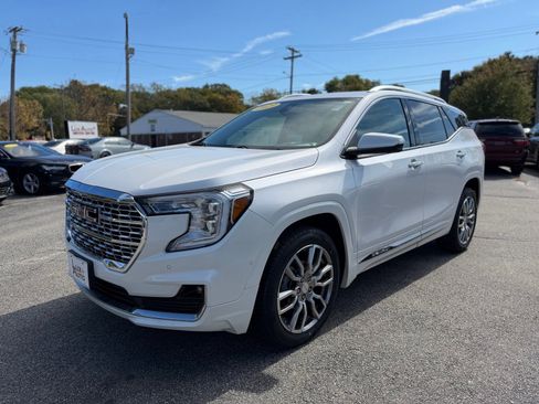 Used 2023 GMC Terrain Denali w/ Denali Premium Package image 2