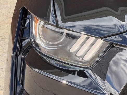 Used 2021 Ford Mustang Shelby GT500 w/ Technology Package image 12