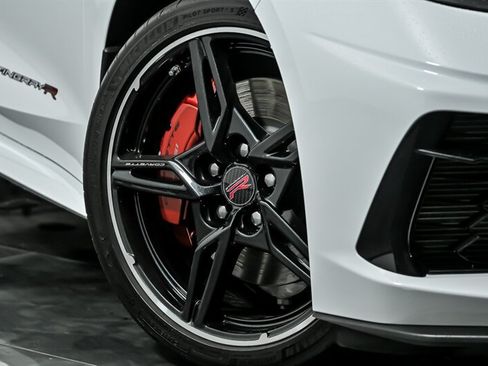 Used 2024 Chevrolet Corvette Stingray Preferred Cpe w/ Z51 Performance Package RWD image 3