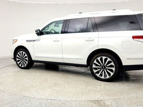 Used 2024 Lincoln Navigator Reserve image 7