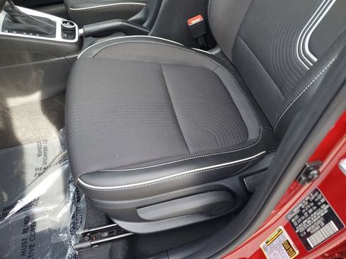Certified 2025 Hyundai Venue Limited FWD image 12