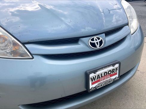 Used 2010 Toyota Sienna XLE FWD image 34