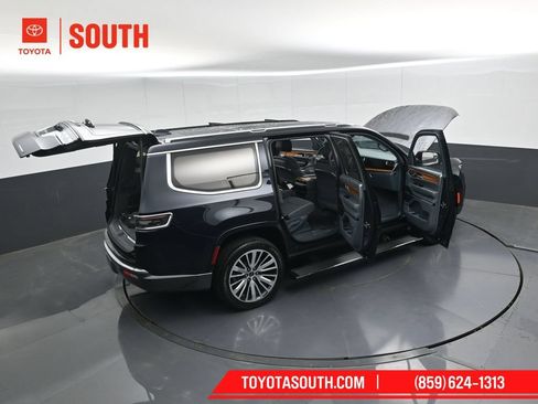 Used 2022 Jeep Grand Wagoneer Series III AWD/4WD image 60