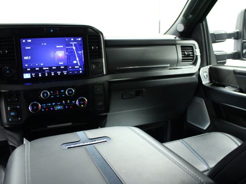 Used 2025 Ford F250 Platinum AWD/4WD image 19