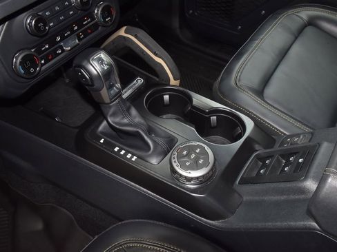 Certified 2025 Ford Bronco Badlands AWD/4WD image 32