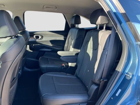 Certified 2025 Kia Sorento EX image 24