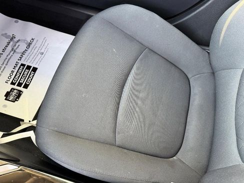 Used 2021 Toyota Corolla LE w/ Carpet Mat Package (TMS) image 27