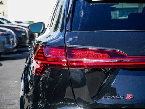 Certified 2023 Audi e-tron S Prestige w/ Prestige Package image 9