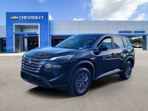 Used 2024 Nissan Rogue S image 2