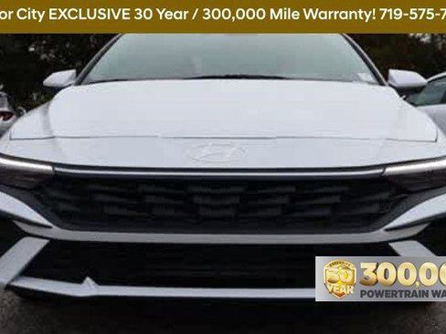 New 2025 Hyundai Elantra SE image 2