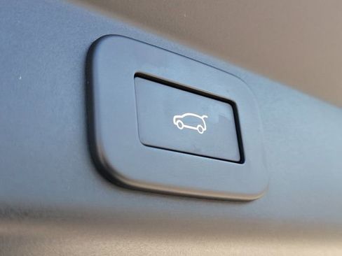 Used 2023 Land Rover Range Rover Sport SE Dynamic image 11