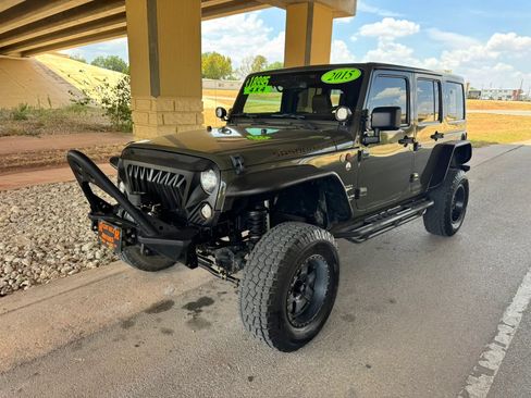 Used 2015 Jeep Wrangler Unlimited Sahara w/ Connectivity Group AWD/4WD image 7