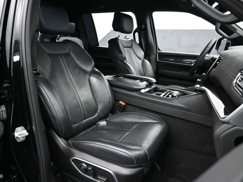 Used 2024 Jeep Wagoneer 2WD image 49