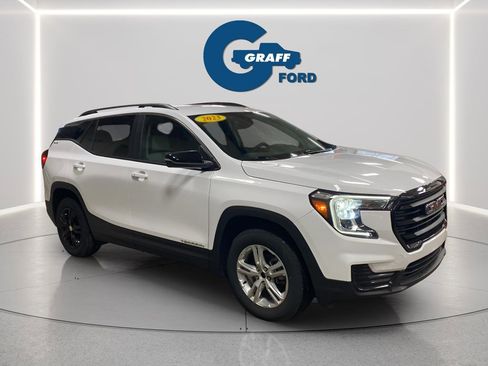 Used 2023 GMC Terrain SLE w/ Driver Convenience Package image 9