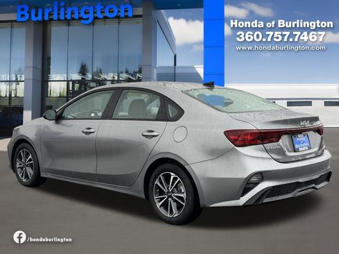 Used 2023 Kia Forte LXS image 4