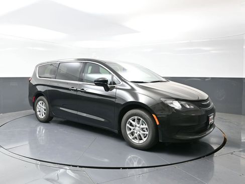 New 2026 Chrysler Voyager LX image 4