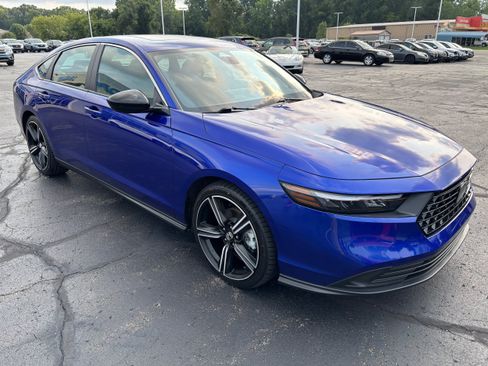 Used 2024 Honda Accord Sport image 2