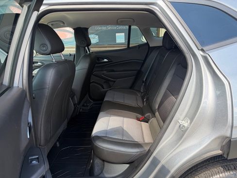Used 2025 Chevrolet Trax LT w/ Driver Confidence Package FWD image 14
