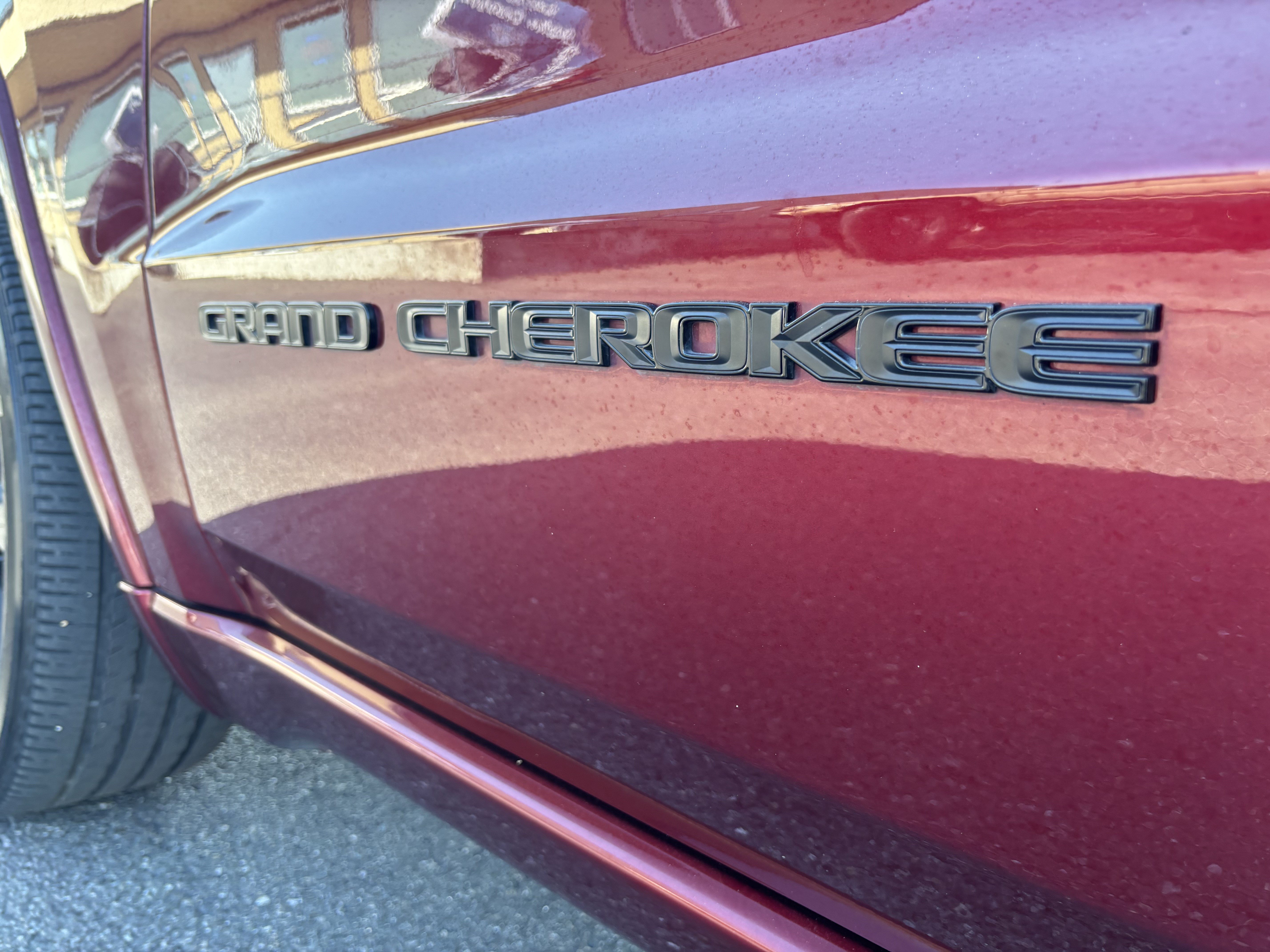 Used 2021 Jeep Grand Cherokee Laredo X AWD/4WD image 12