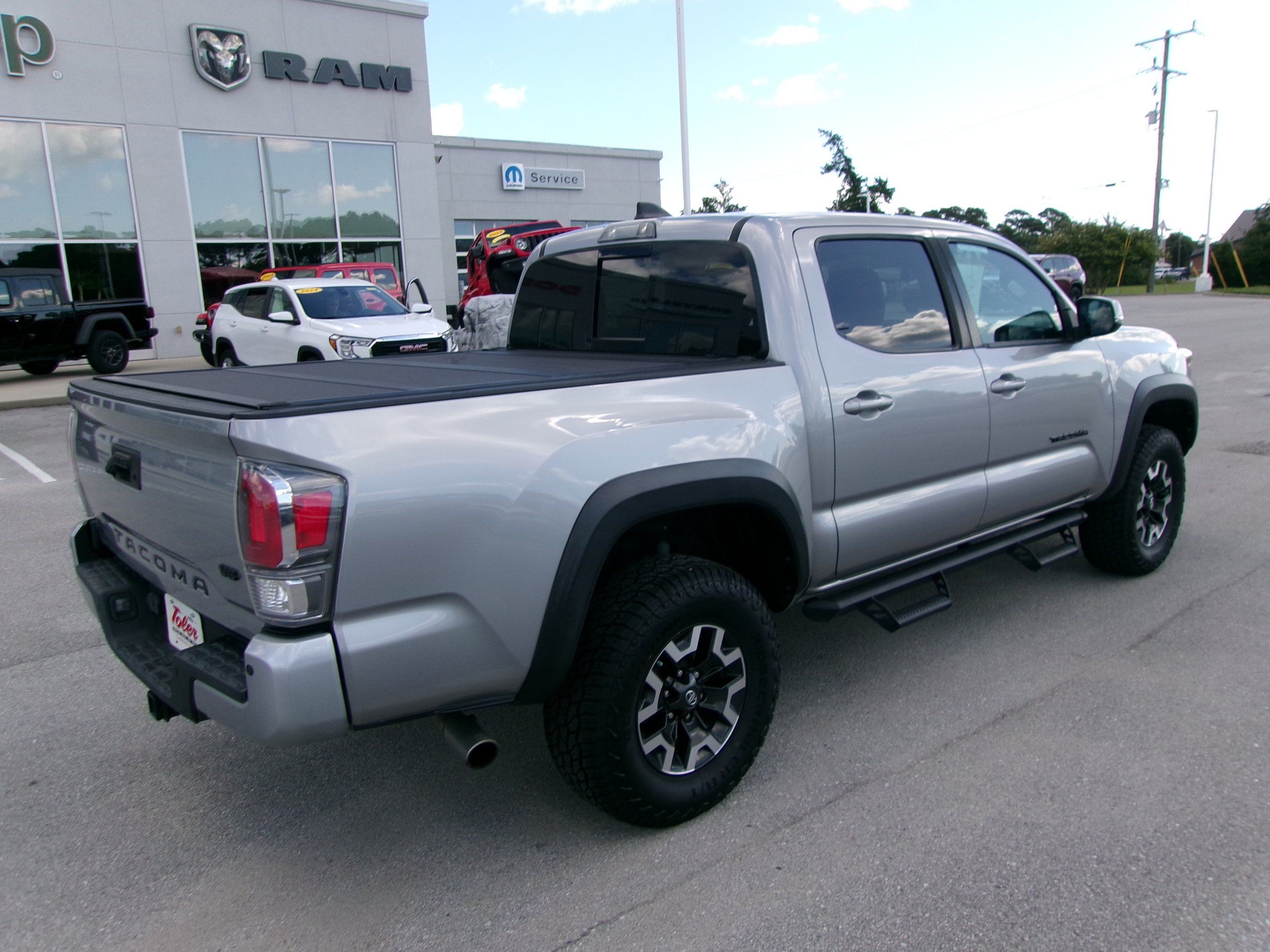 Used 2021 Toyota Tacoma TRD Off-Road w/ Technology Package AWD/4WD image 4