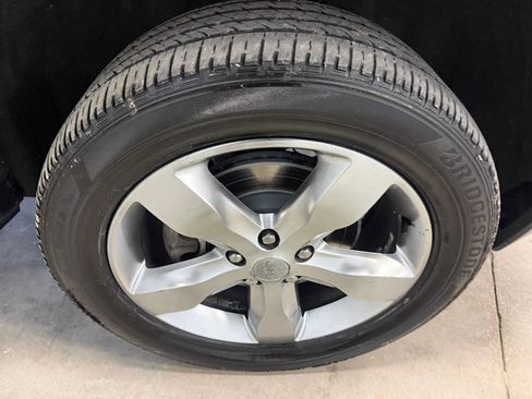 Used 2013 Jeep Grand Cherokee Overland AWD/4WD image 12