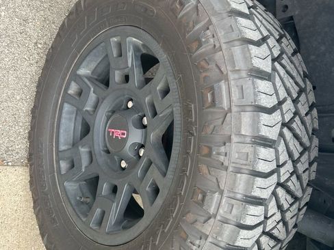 Used 2021 Toyota Tacoma TRD Sport w/ TRD Premium Sport Package AWD/4WD image 8