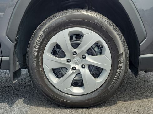 Used 2024 Toyota RAV4 LE AWD/4WD image 5