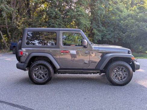 Used 2026 Jeep Wrangler Sport AWD/4WD image 4