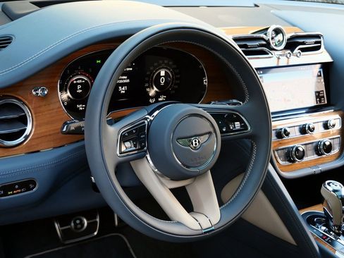 New 2025 Bentley Bentayga image 12