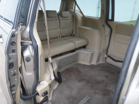 Used 2010 Honda Odyssey Touring image 11